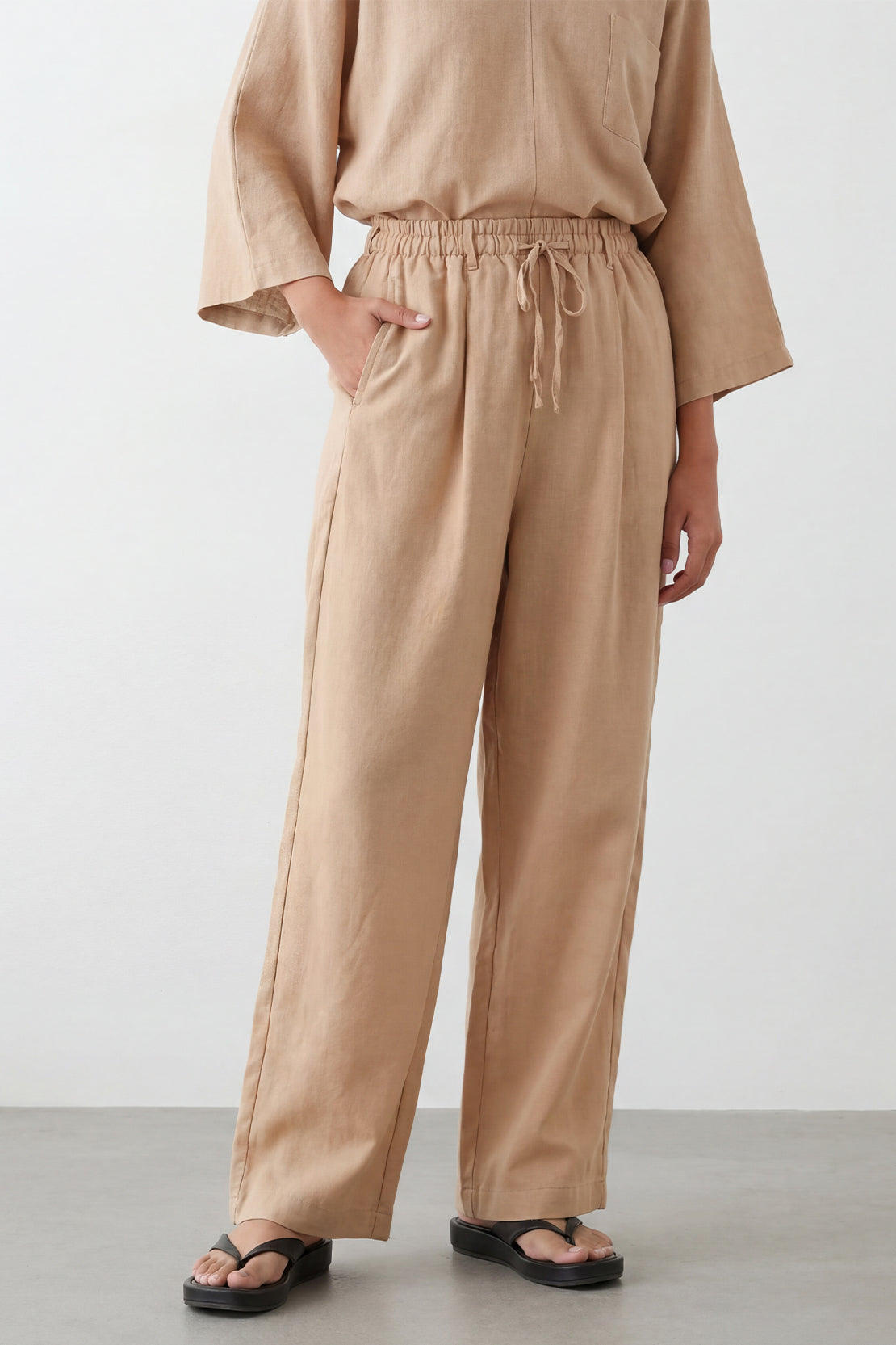 KOKO Pure Linen V-Neck Top & Relaxed Trousers – Dark Beige