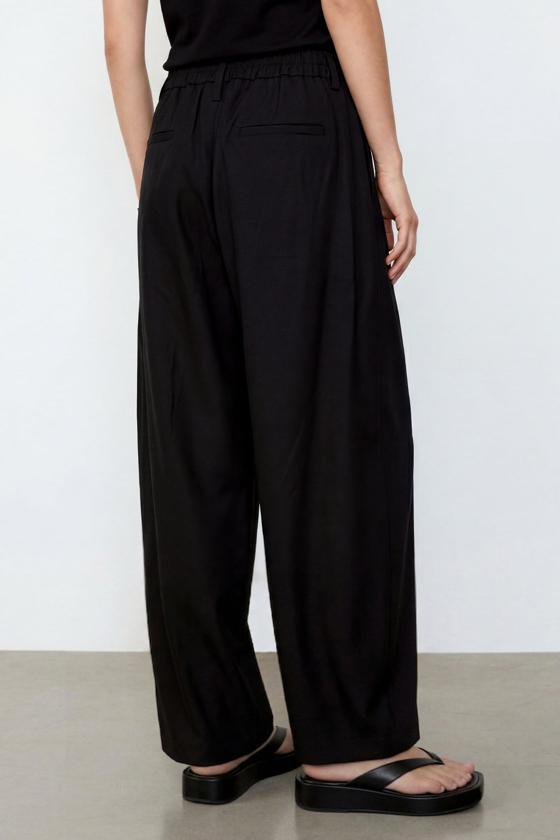 KOKO Modern Weave Straight-Fit Pants – Black