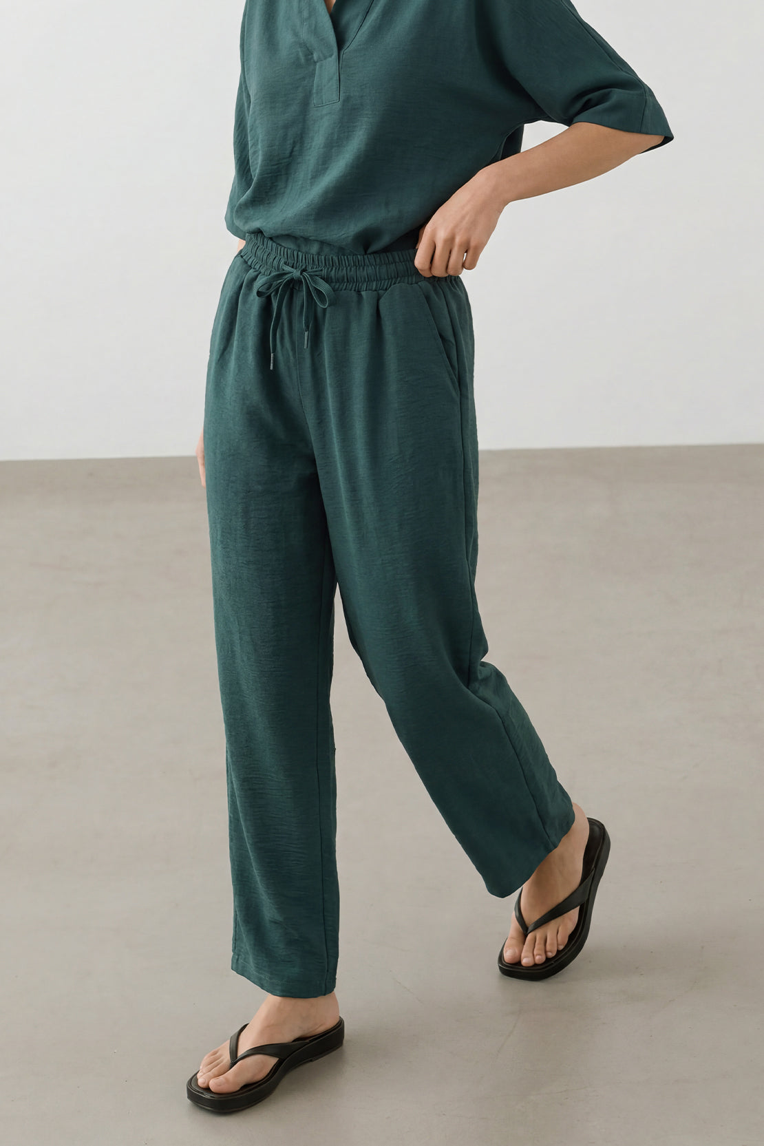 KOKO Cloud Muslin V-Neck Shirt & Relaxed Pants – Green