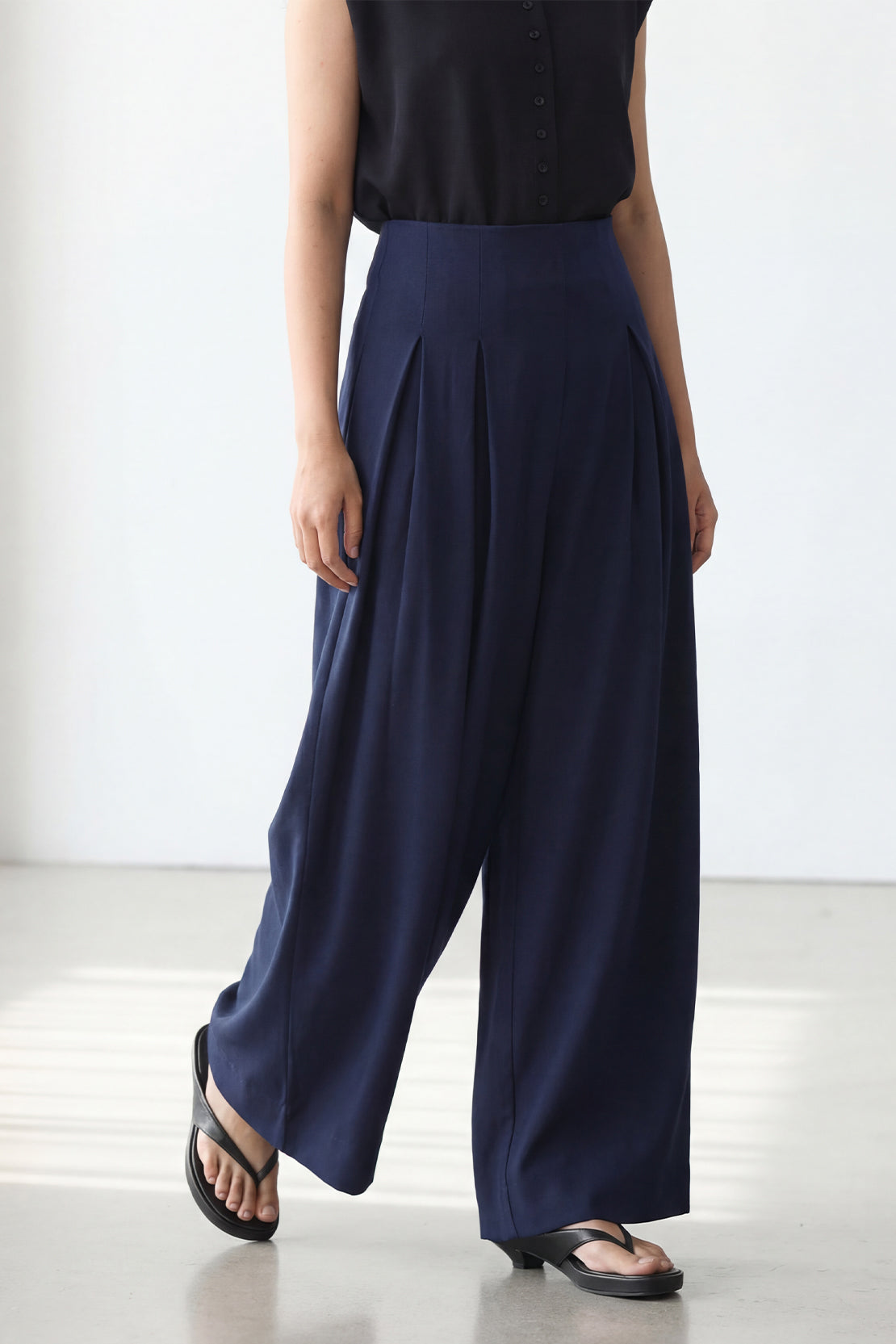 KOKO Modal Roma High-Waist Pleated Trouser – Navy
