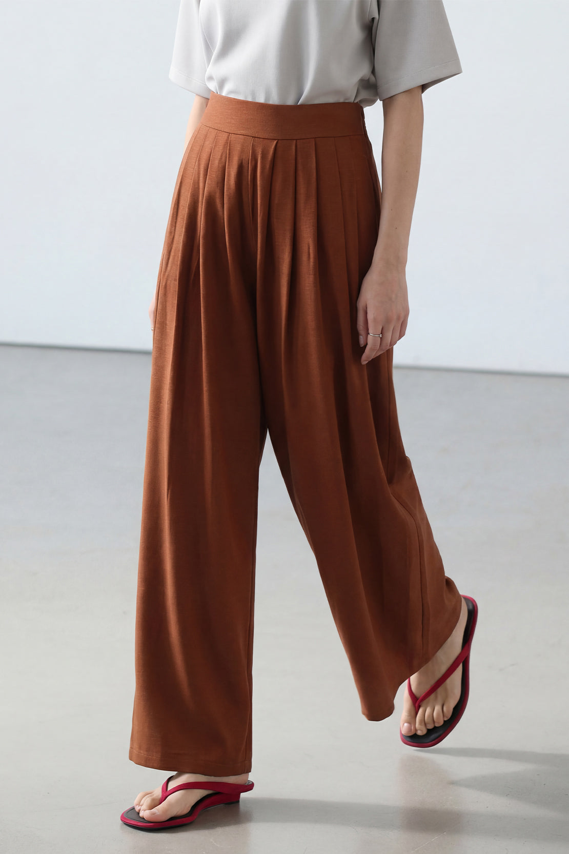 KOKO Modal Roma High-Waist Pleated Trouser – Brown