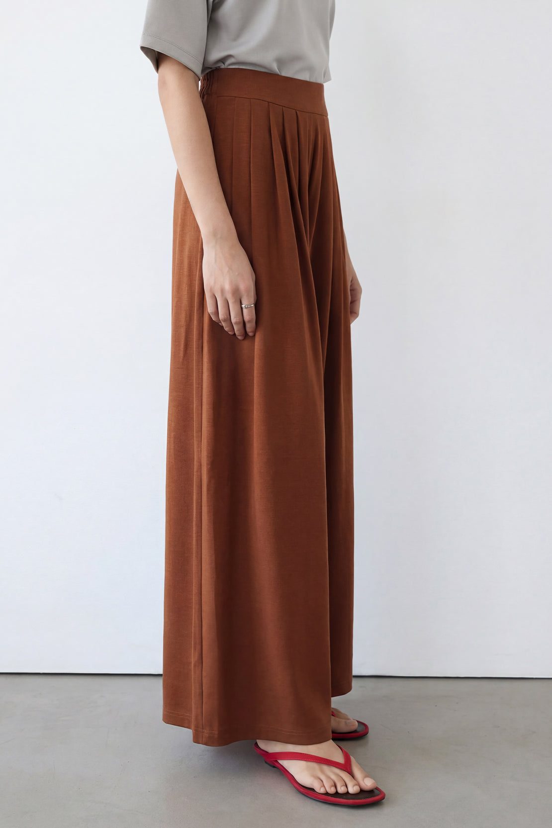 KOKO Modal Roma High-Waist Pleated Trouser – Brown