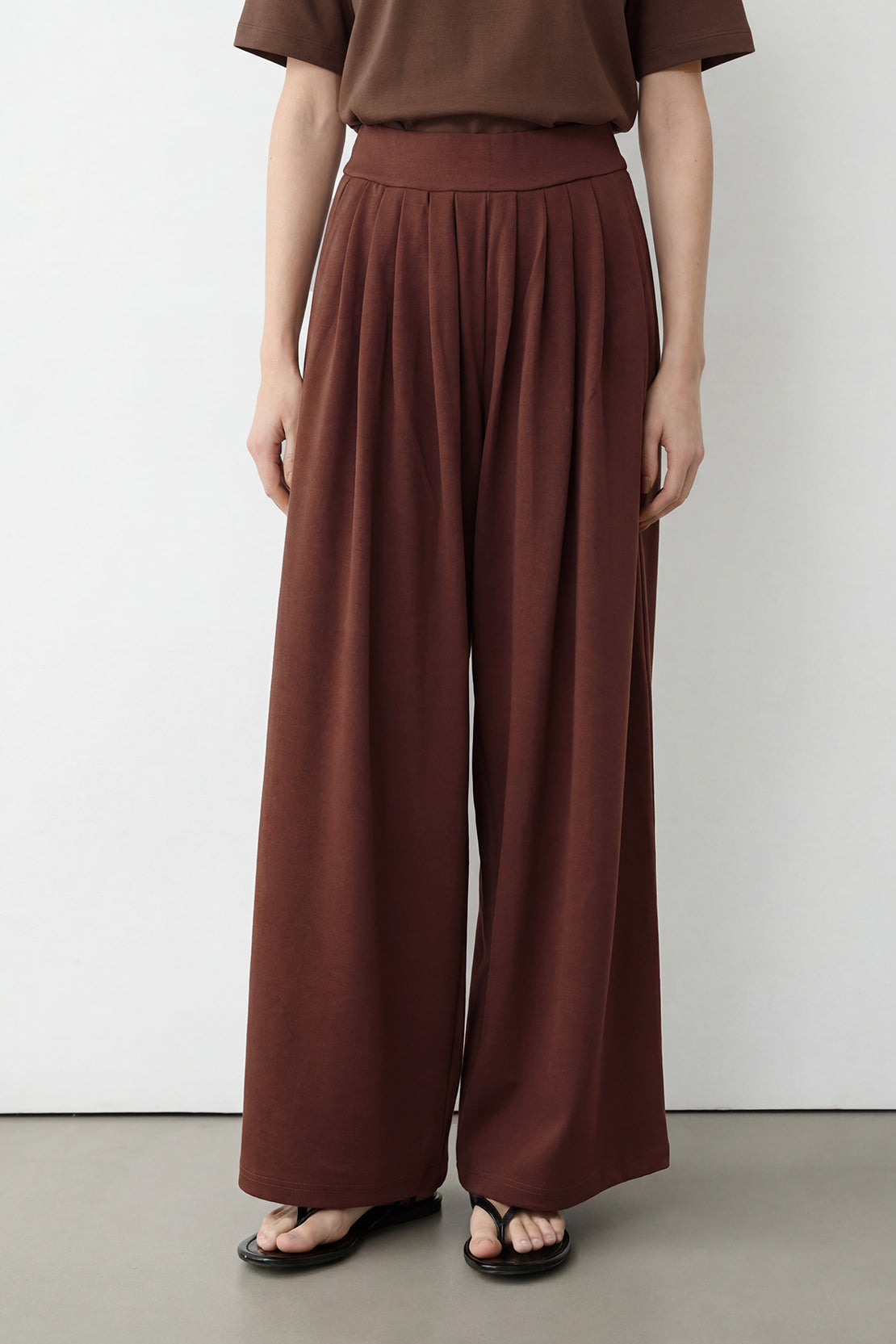 KOKO Weave Move Lite Pleated Pants – Brown