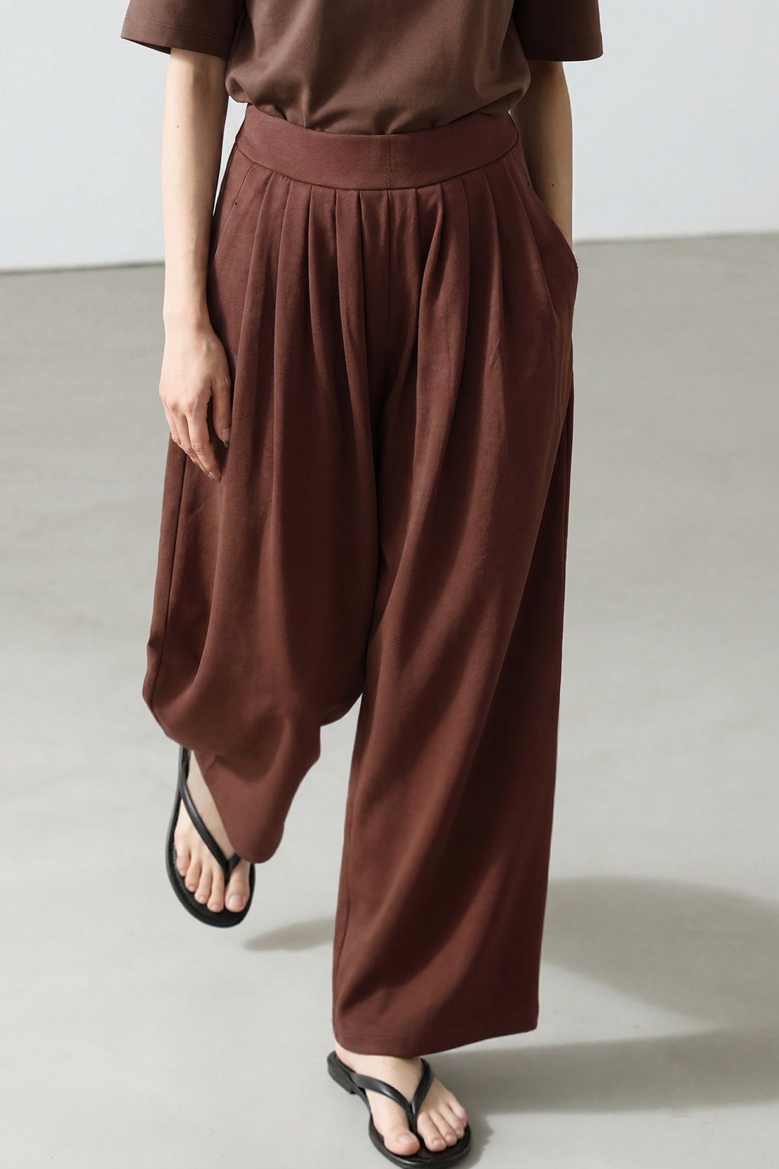 KOKO Weave Move Lite Pleated Pants – Brown