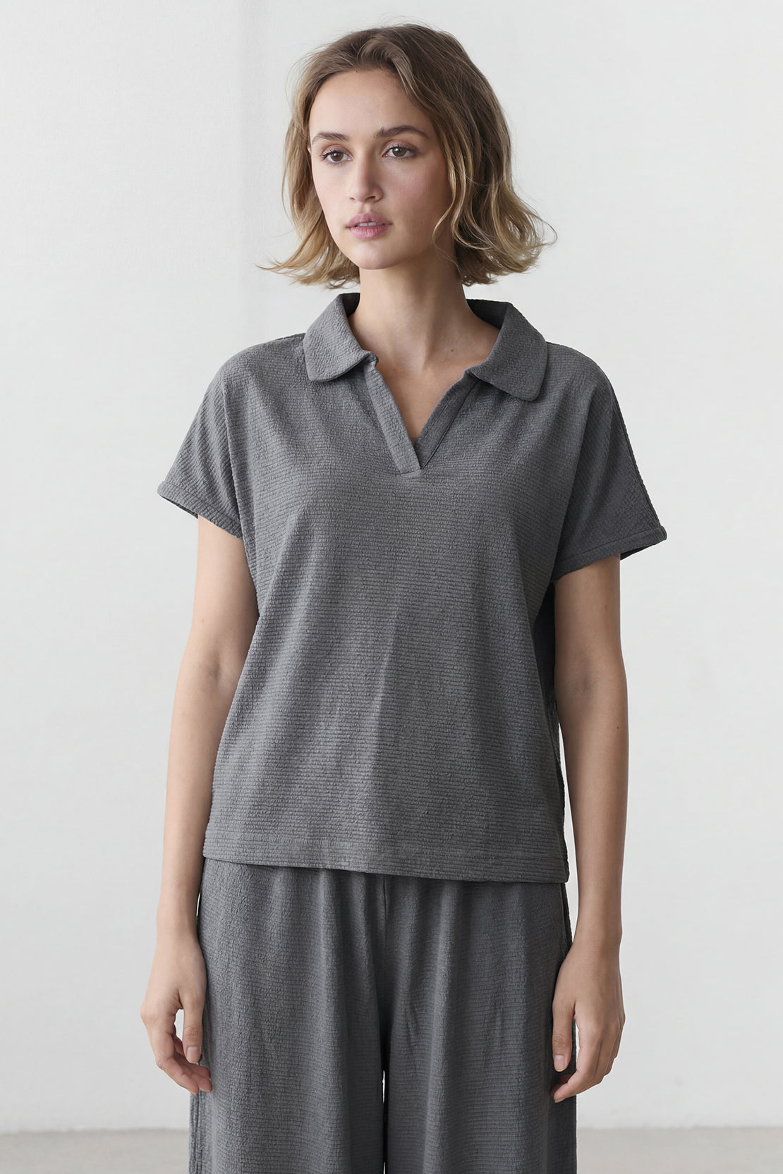 KOKO Textured Knit Cap Sleeve Polo – Dark Grey