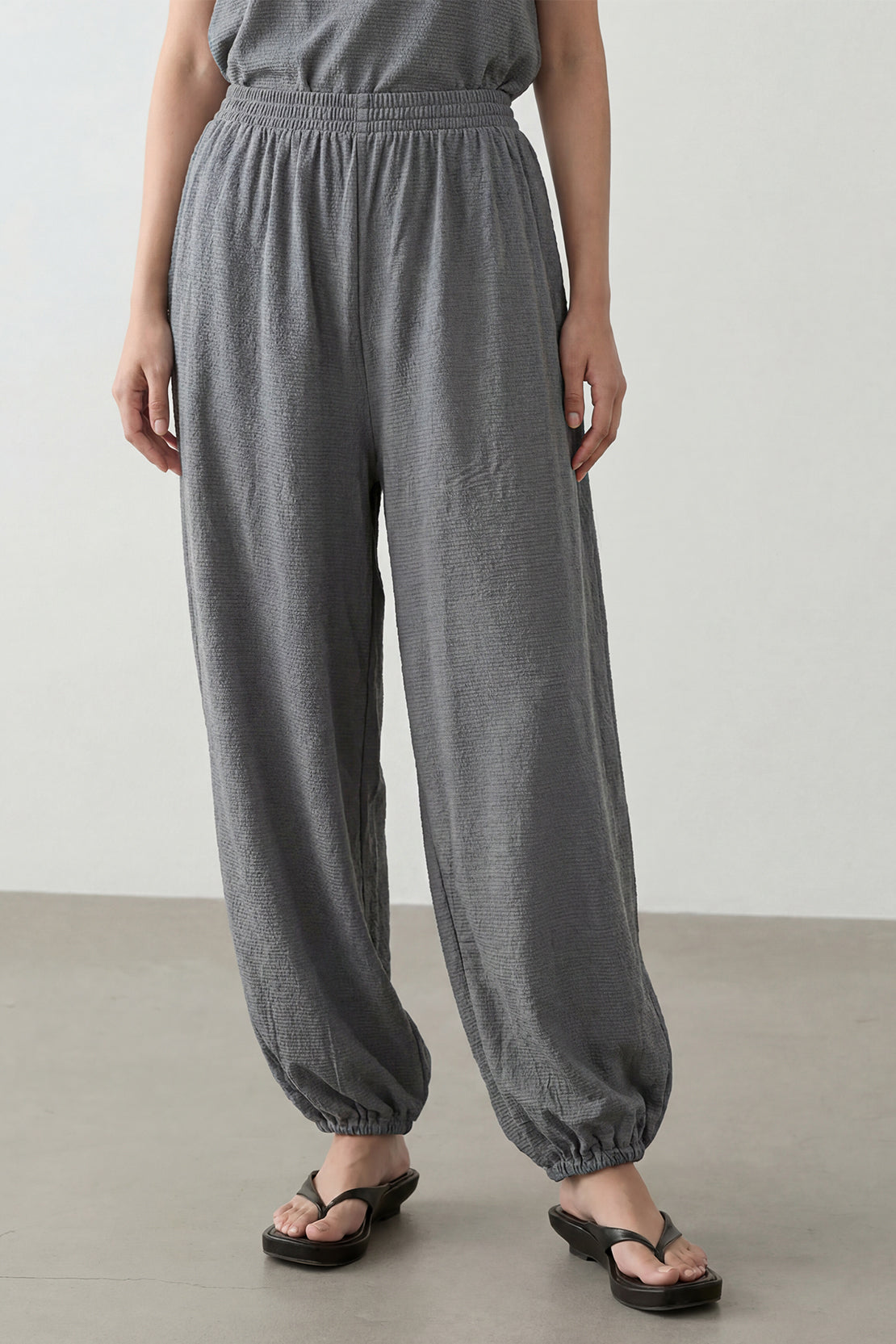 KOKO Textured Knit Cuffed Hem Bottom – Dark Grey