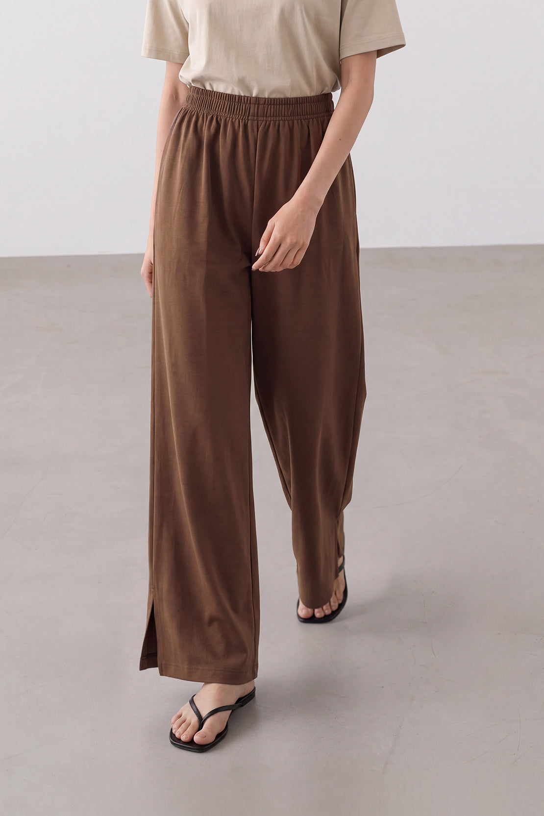 KOKO Sheen Modal Relaxed Pants – Brown