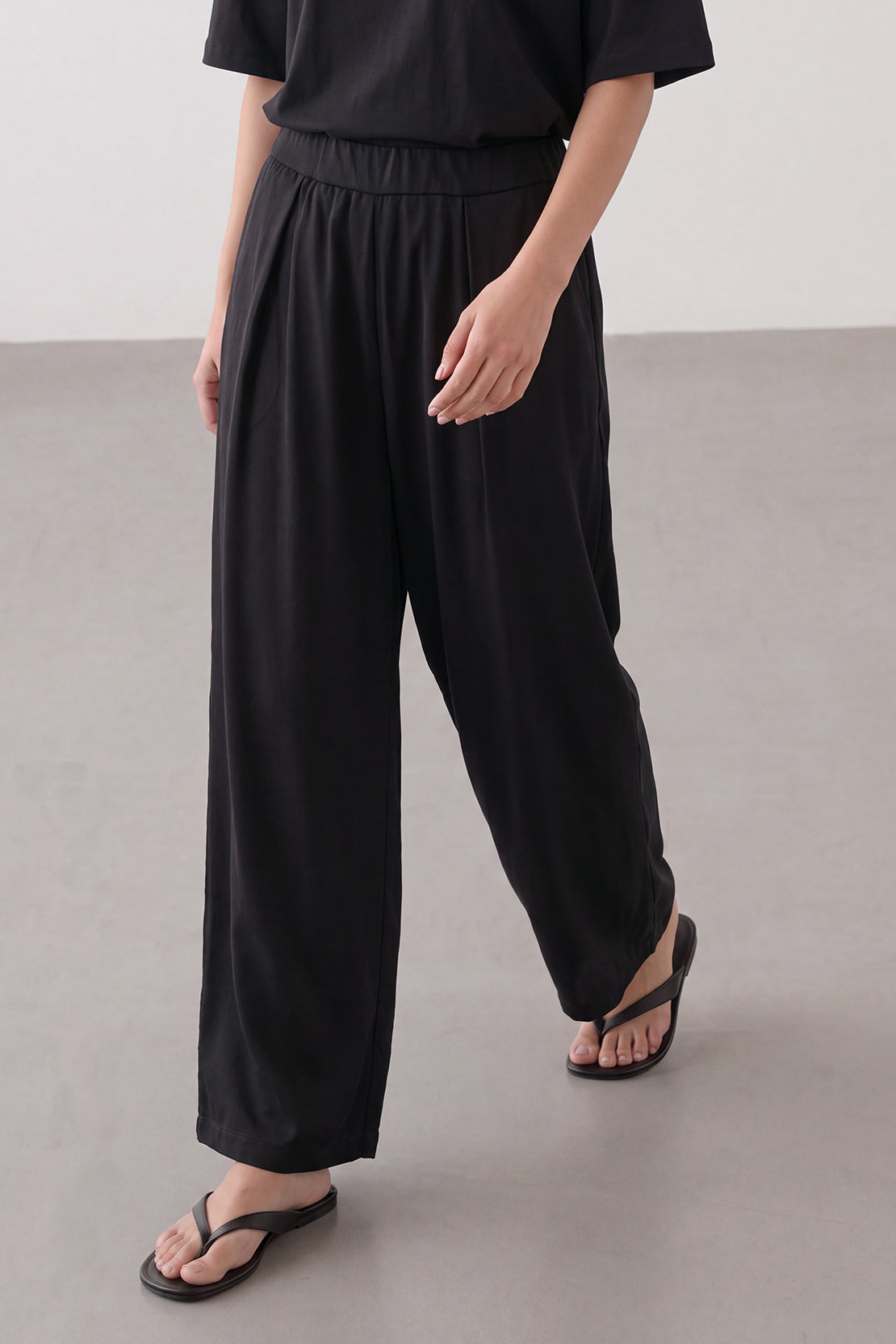 KOKO Silky Muslin Cropped Pants – Black