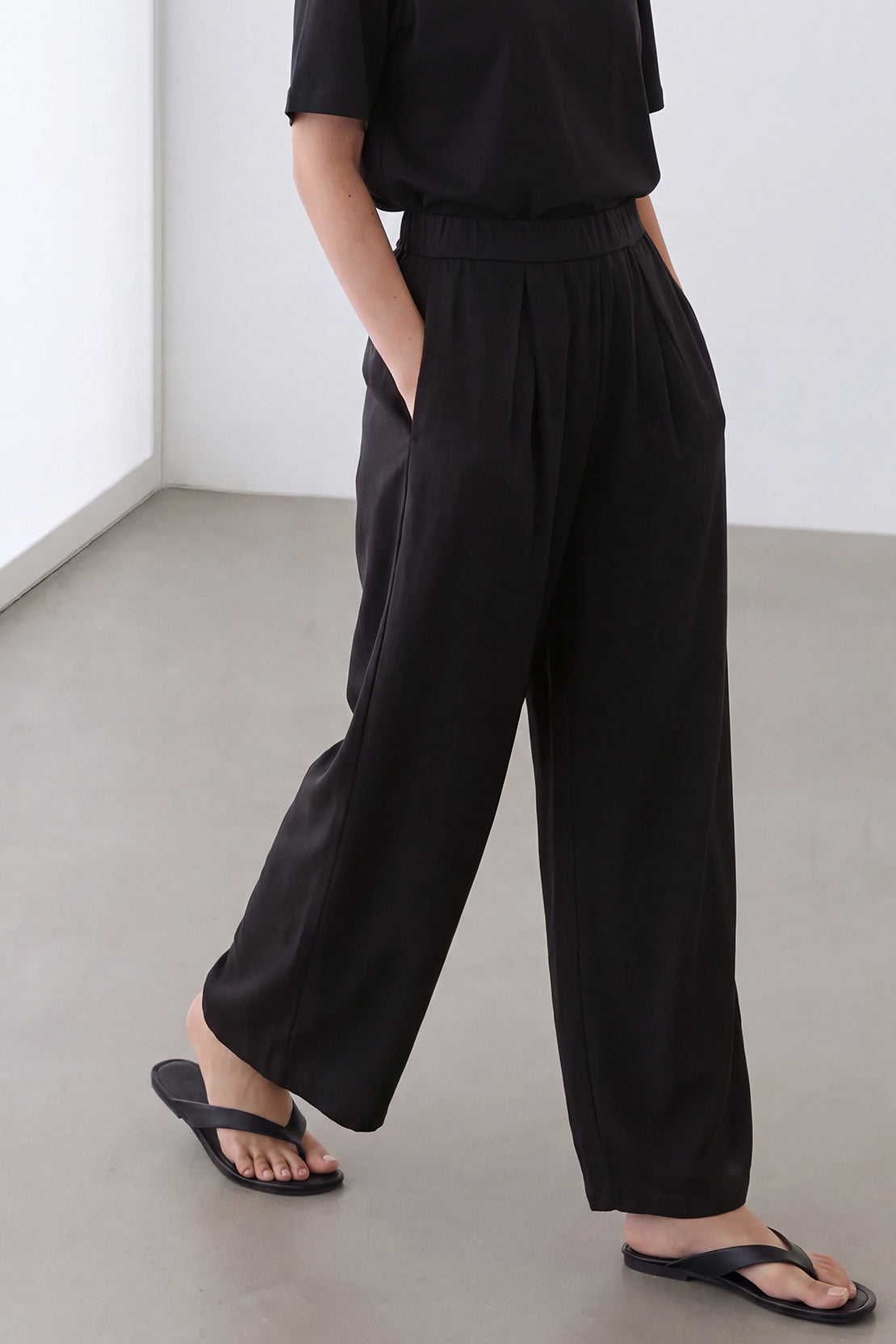 KOKO Silky Muslin Cropped Pants – Black