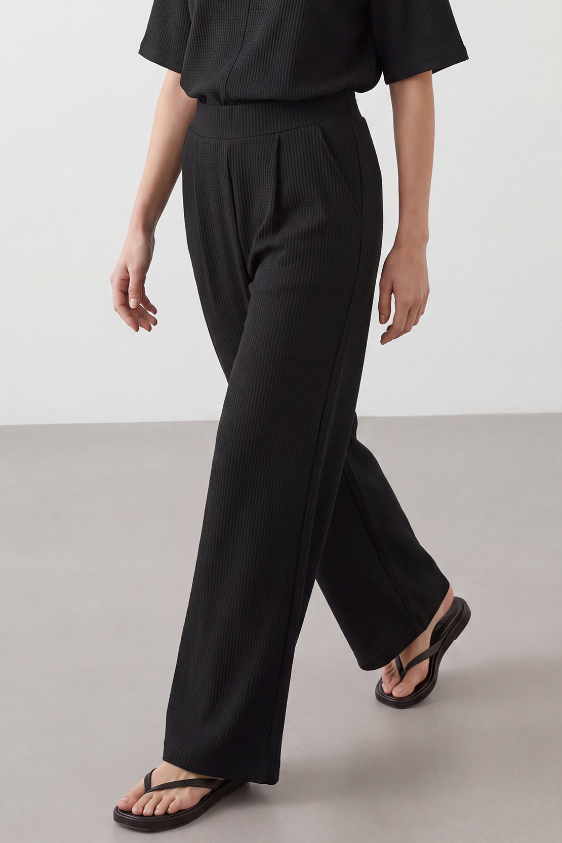 KOKO Structured Knit Pleated Straight Fit Pants – Black