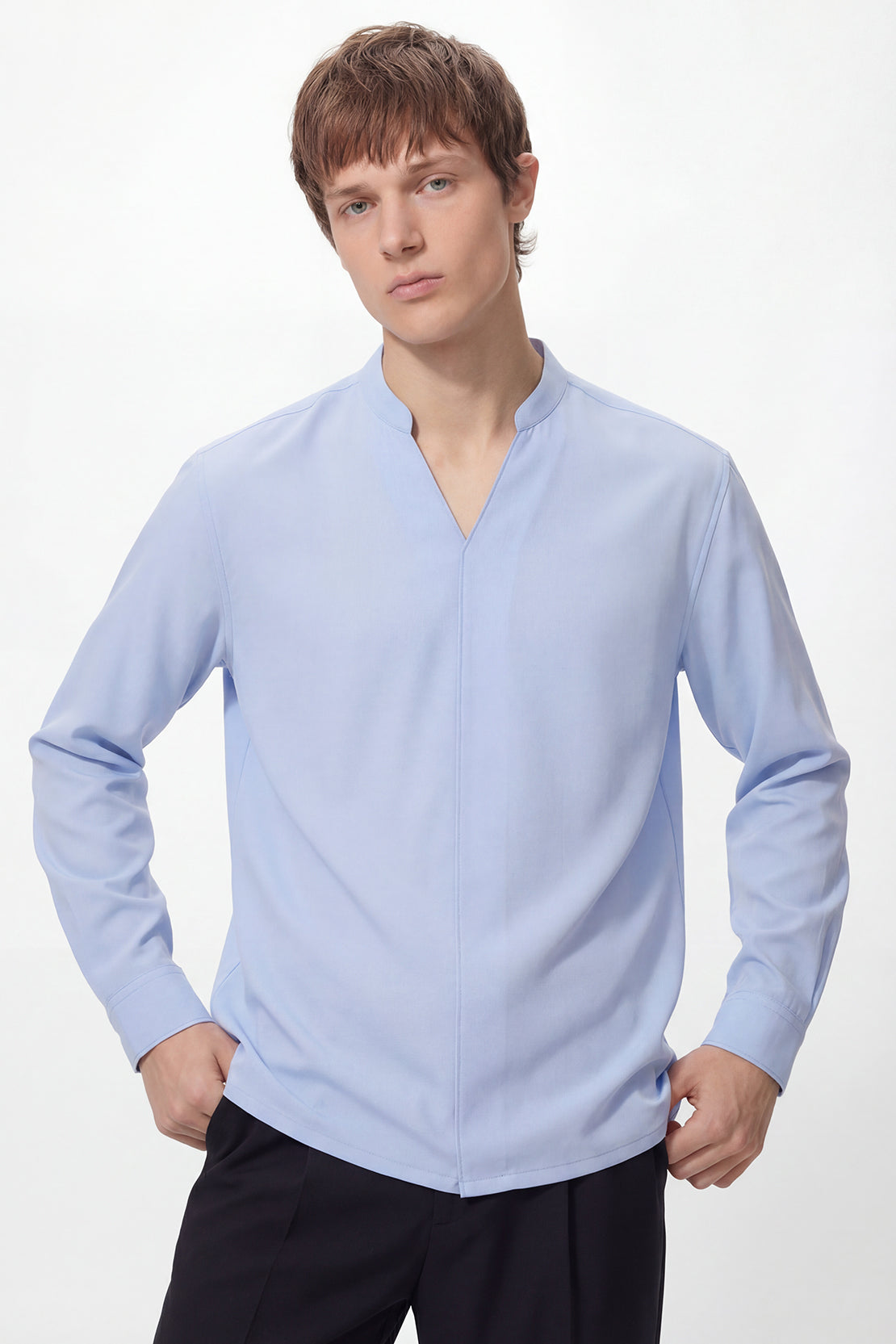KOKO Pure-Ease Structured V-Neck Shirt – soft Blue & Black