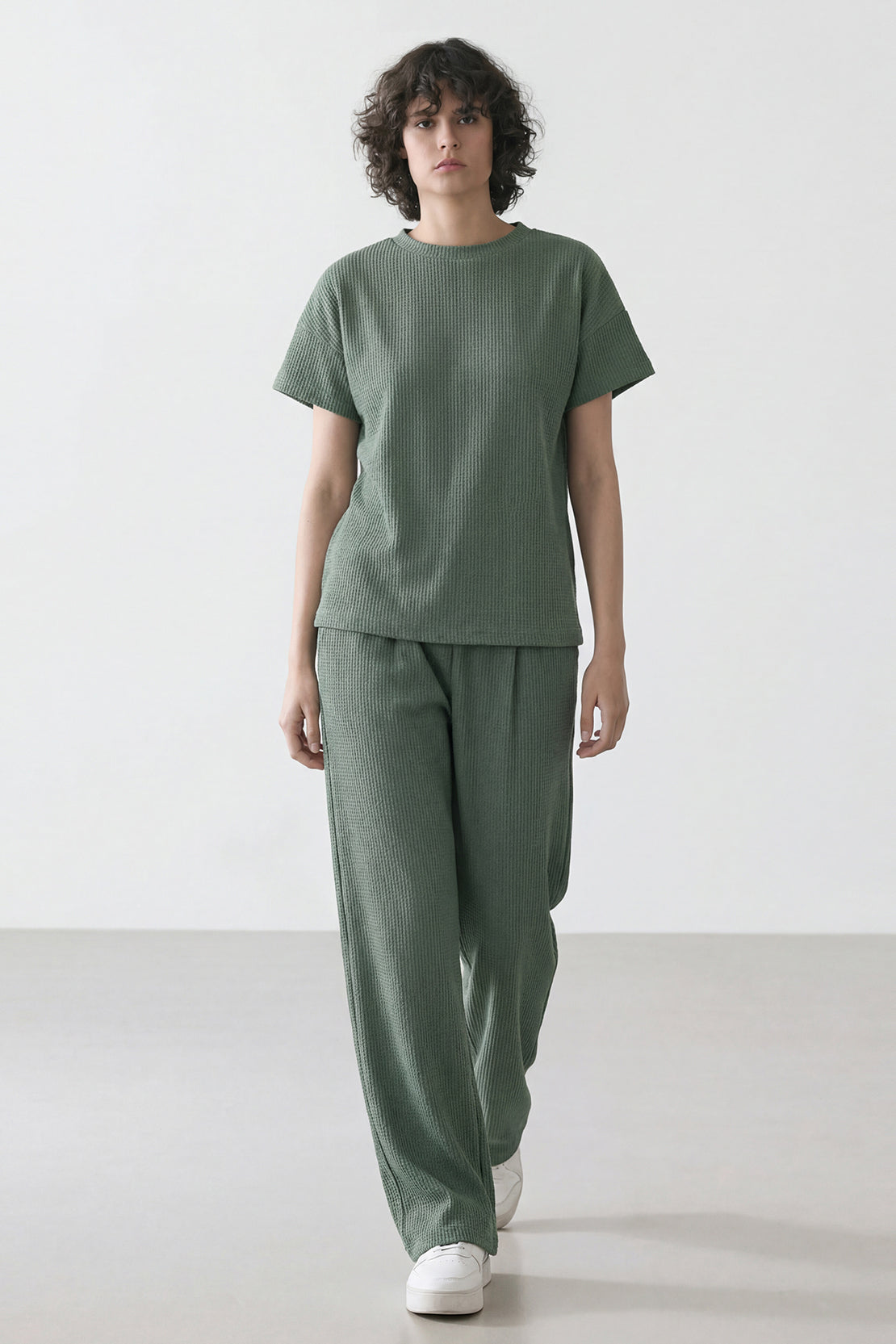 KOKO Structured knit Relaxed Crew Top – Olive & Black