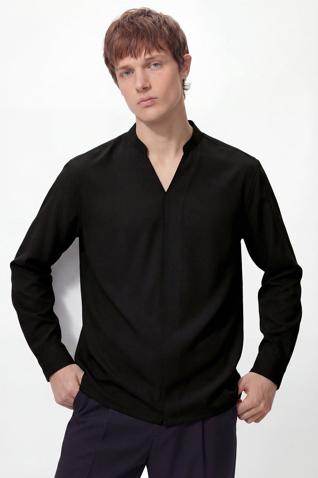 KOKO Pure-Ease Structured V-Neck Shirt – soft Blue & Black