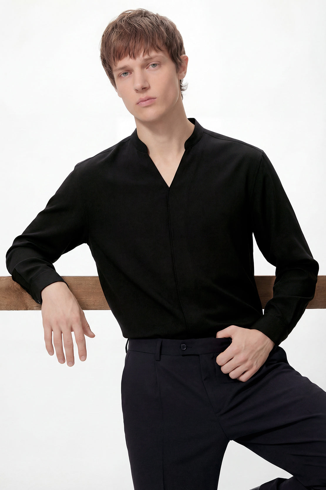 KOKO Pure-Ease Structured V-Neck Shirt – soft Blue & Black
