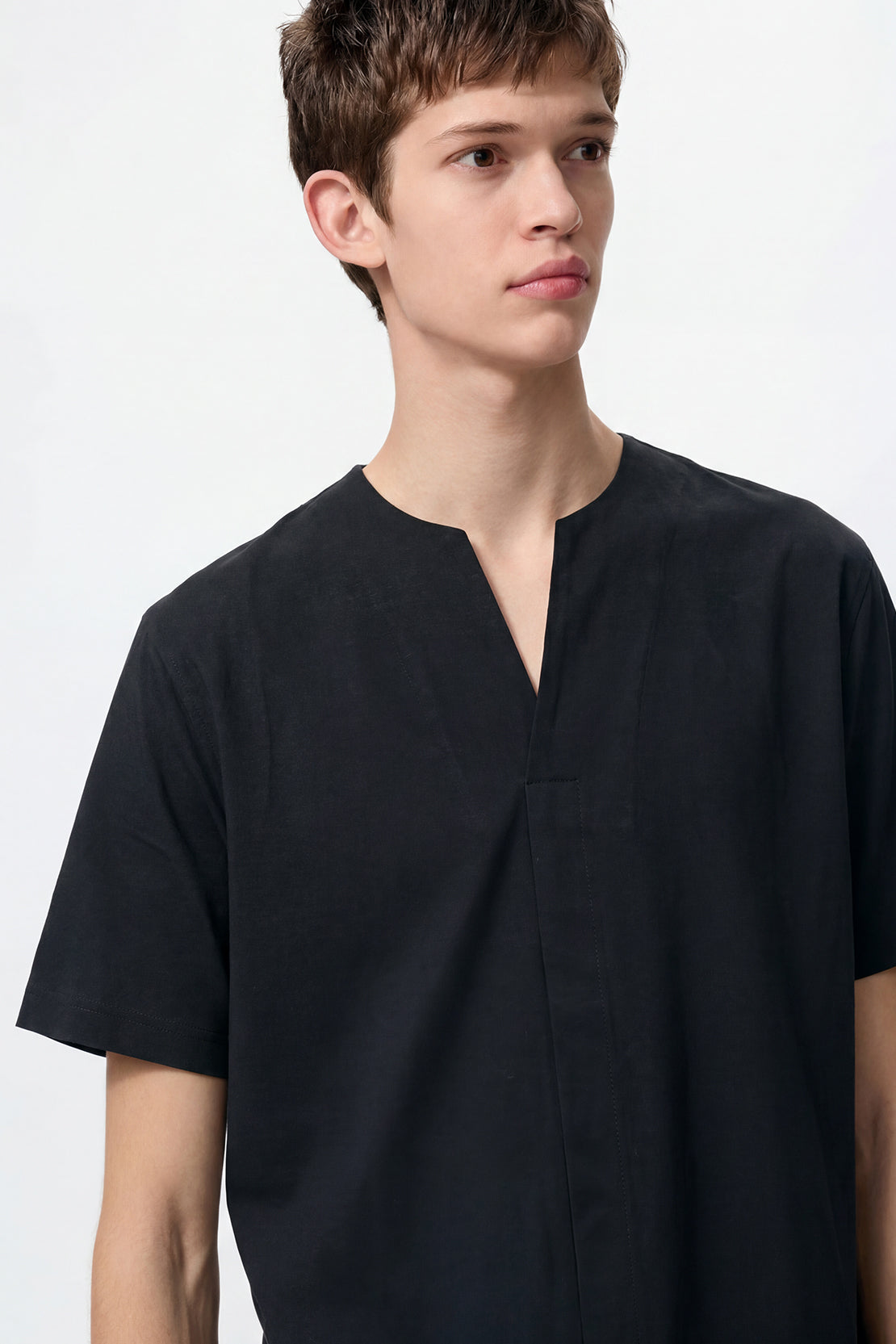 KOKO Air Linen V-Neck T-Shirt – Black