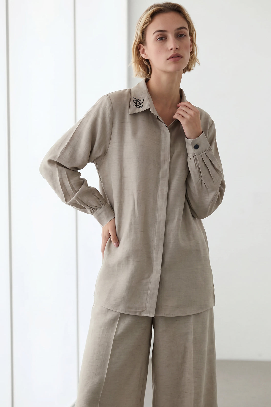 KOKO Light Linen Embroidered Collar Shirt – Olive