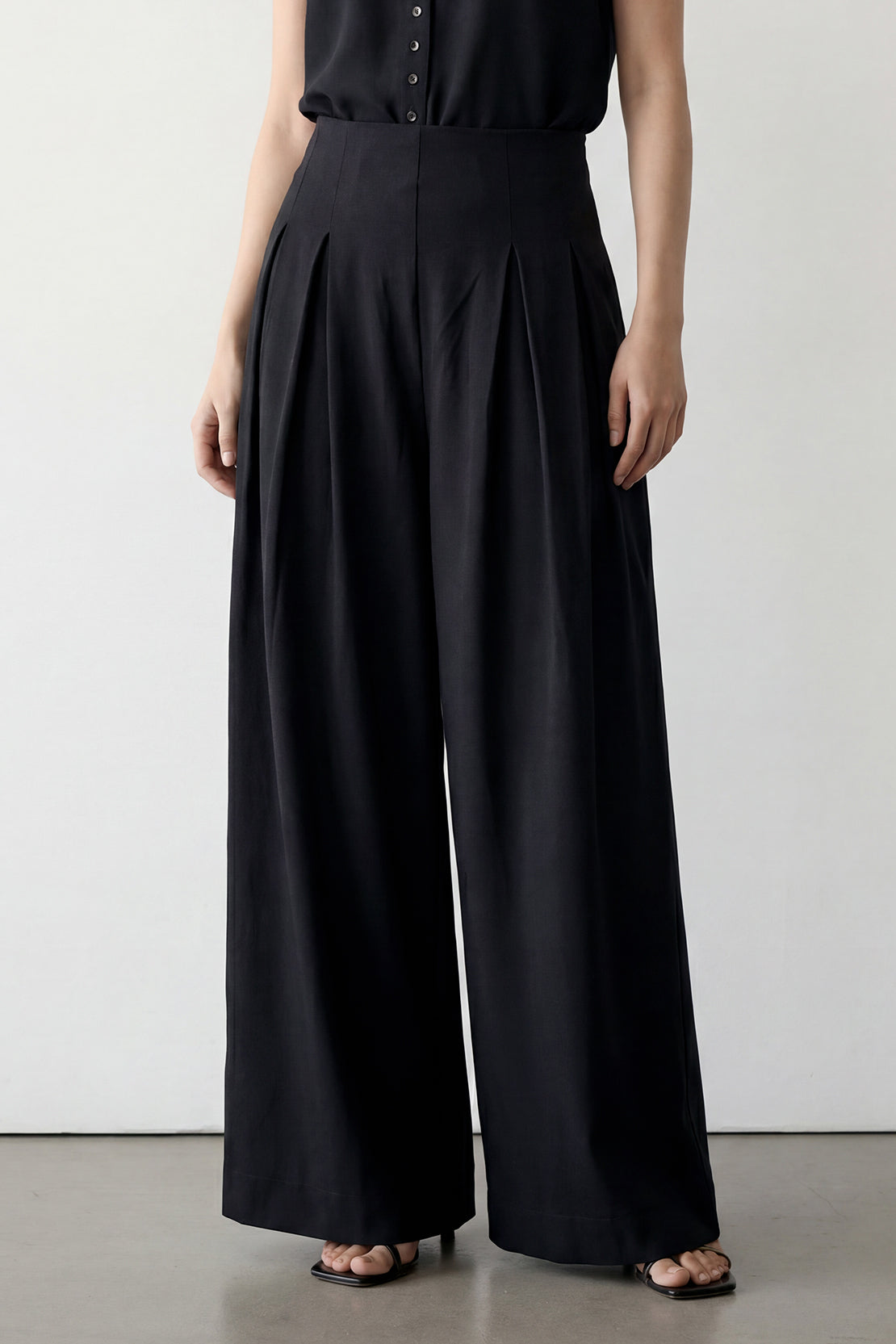 KOKO Modal Roma High-Waist Pleated Trouser – Black