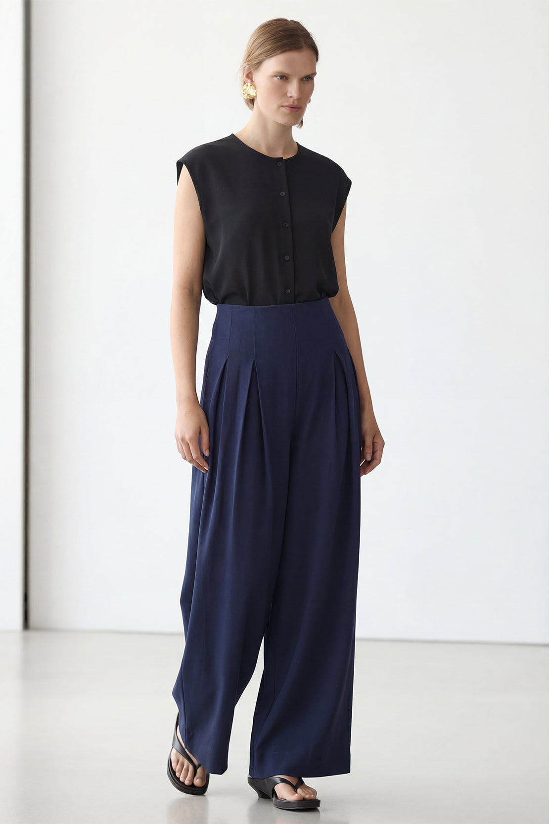 KOKO Modal Roma High-Waist Pleated Trouser – Navy