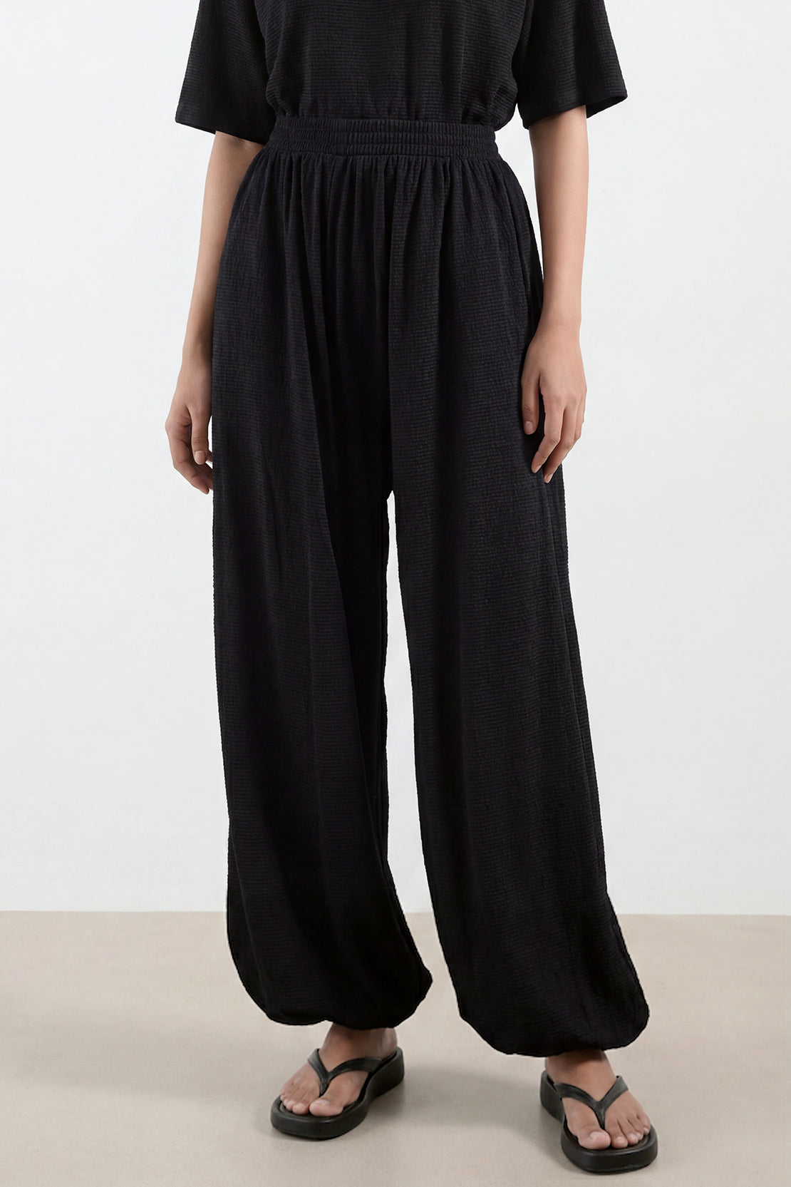 KOKO Textured Knit Cuffed Hem Bottom – Black