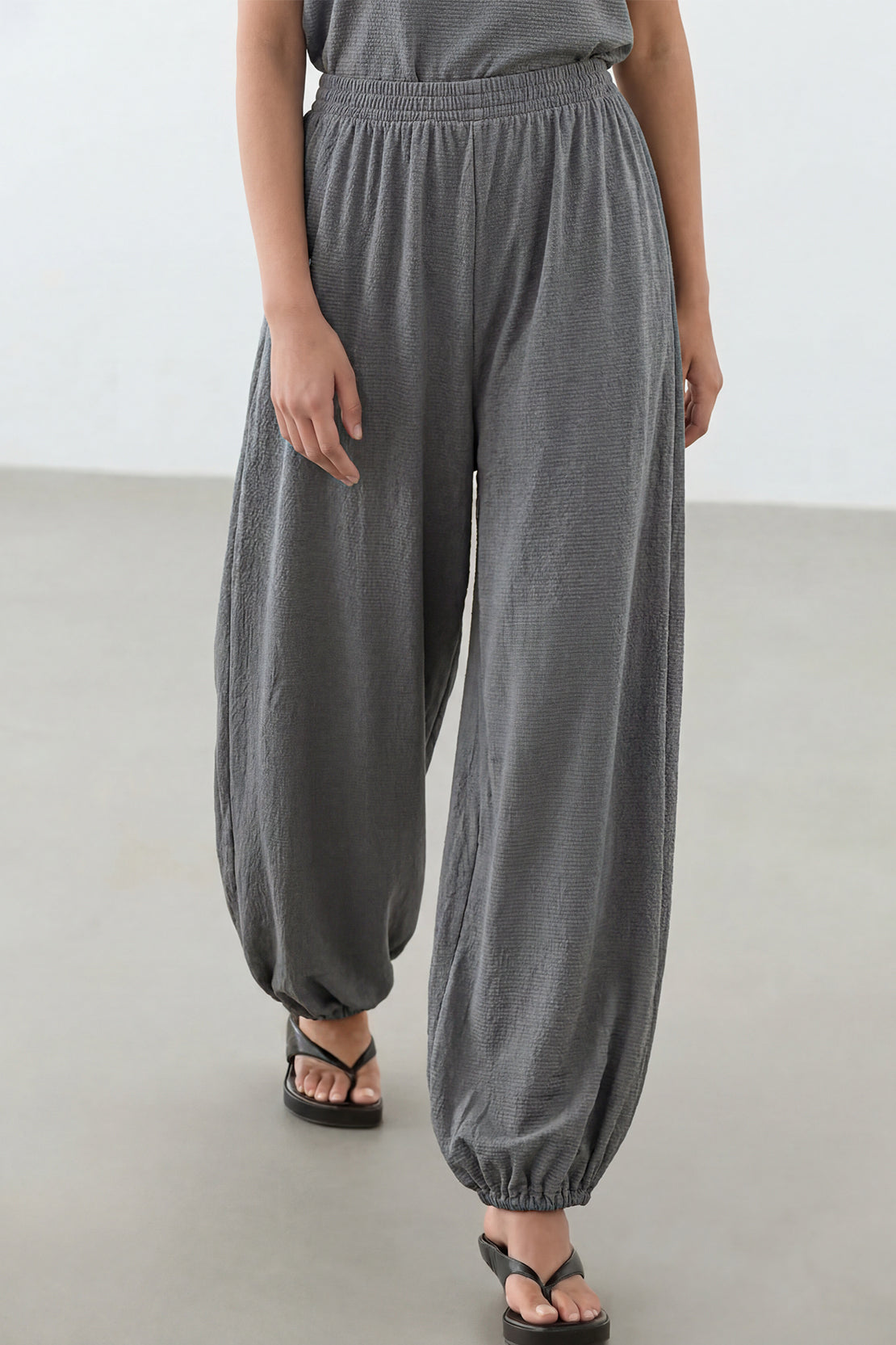 KOKO Textured Knit Cuffed Hem Bottom – Dark Grey