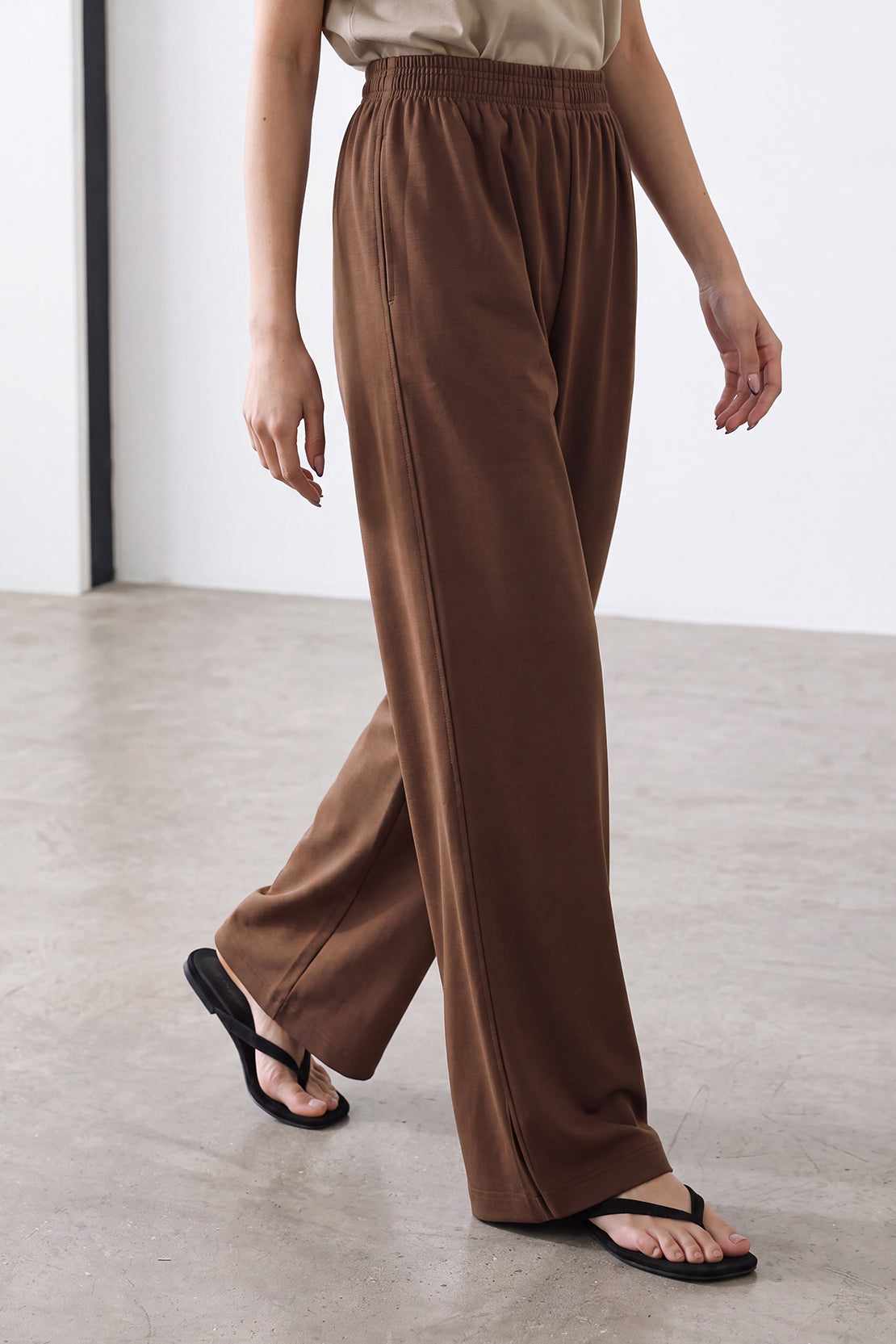 KOKO Sheen Modal Relaxed Pants – Brown