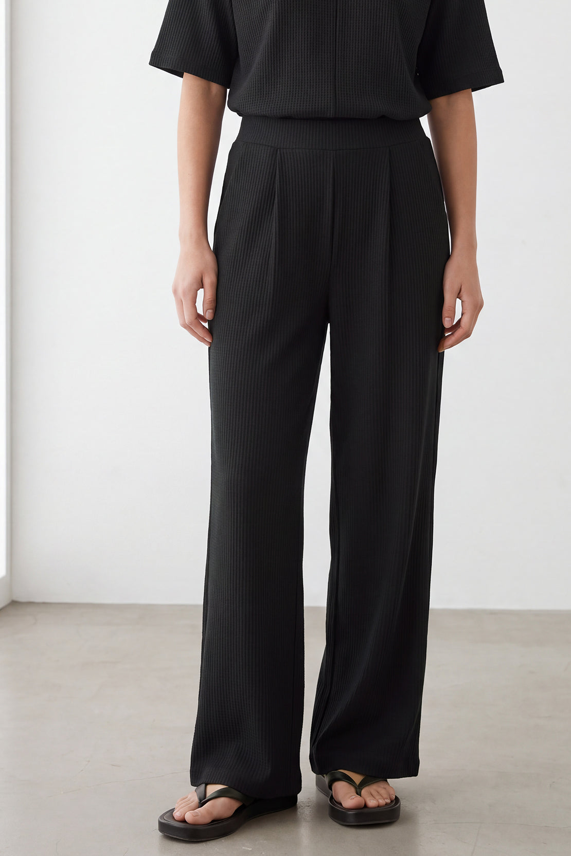 KOKO Structured Knit Pleated Straight Fit Pants – Black